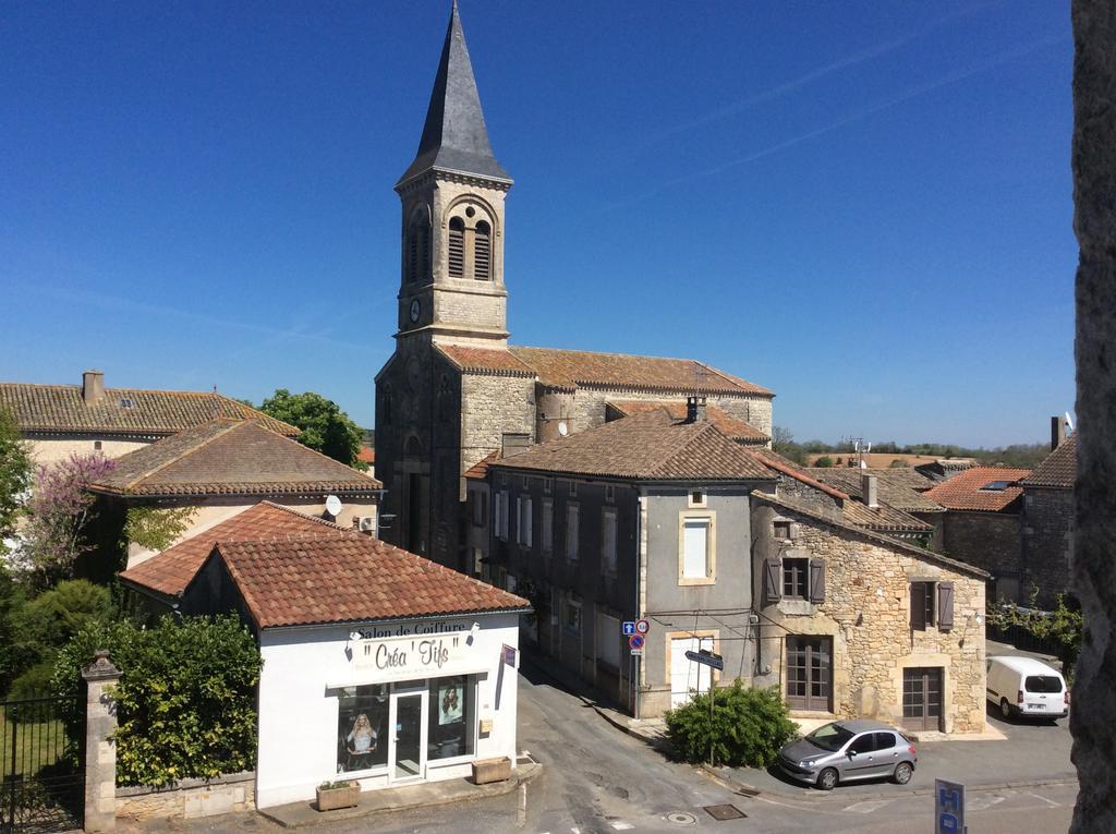 Logis Hotels- Auberge De La Tour - Hotel Et Restaurant Sauzet  Bagian luar foto