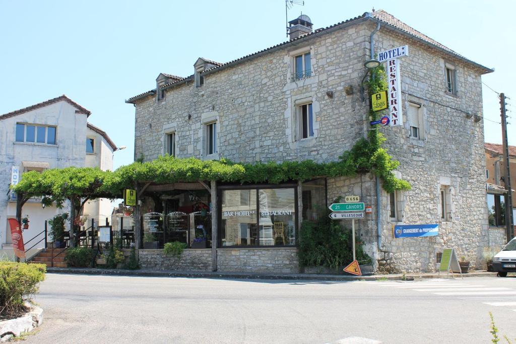 Logis Hotels- Auberge De La Tour - Hotel Et Restaurant Sauzet  Bagian luar foto